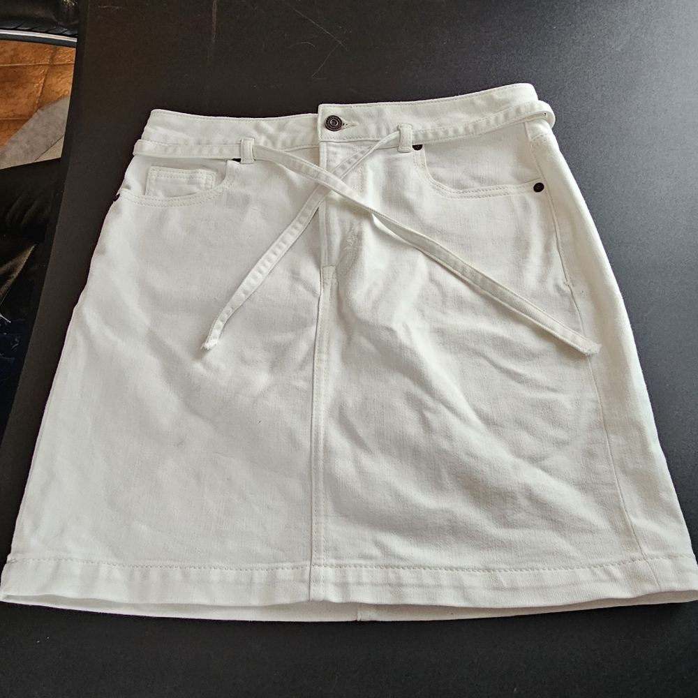 Hidden Jeans Peyton Tie-Waist Mini Skirt in Pearl Wash - Picture 3 of 8